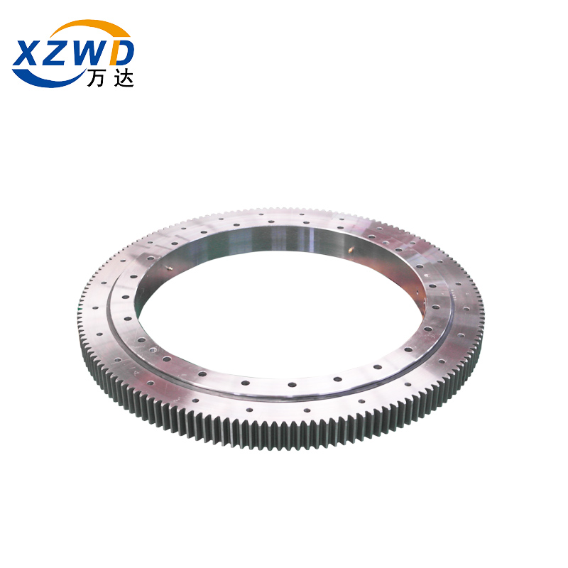 HS d&ouml;ner halka yatakları, 180 &deg; aralıklı, yağlama i&ccedil;in iki bağlantıya sahiptir. Dişli yarışların delikleri a&ccedil;ılırken, dişli olmayan yarışların delikleri vardır. Hepsinde kirlenmeye karşı koruma sağlamak i&ccedil;in tasarlanmış b&uuml;t&uuml;nleşik contalar bulunur.